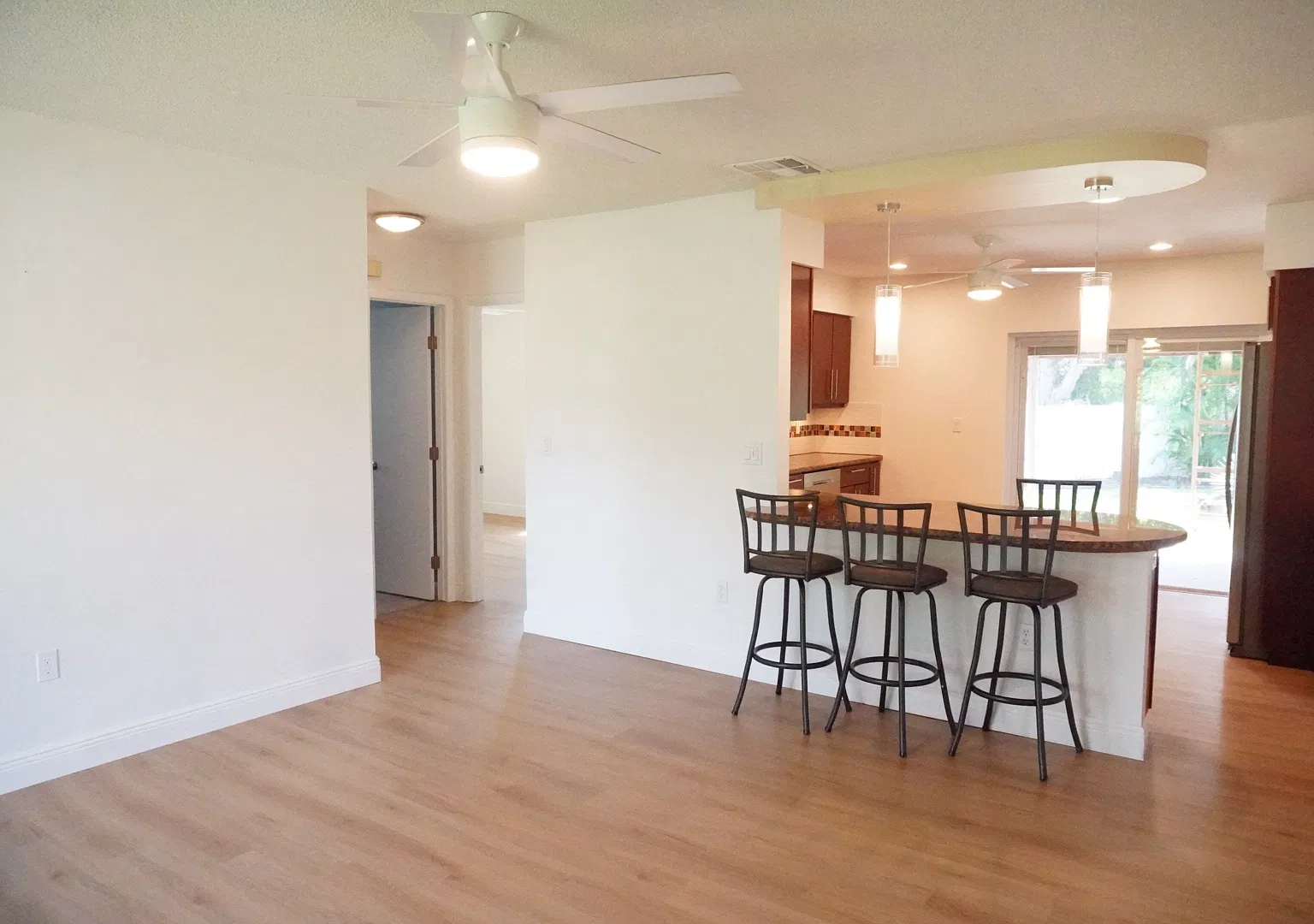 2 bed, 852 sqft, $2,395 — Photo 3