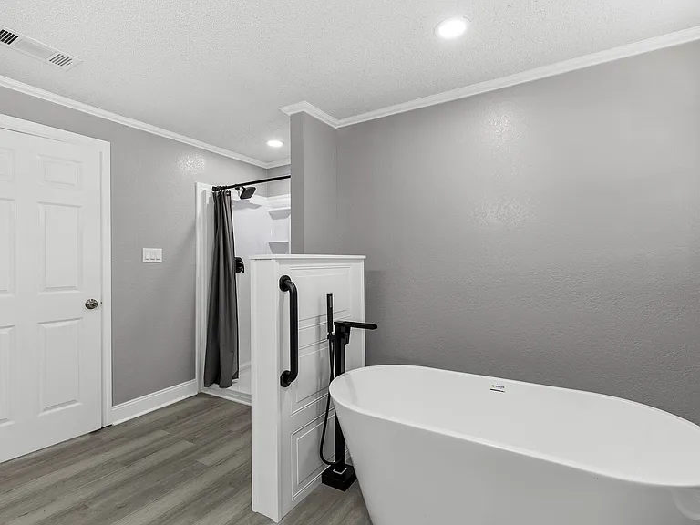 109 E Frost St — Photo 13