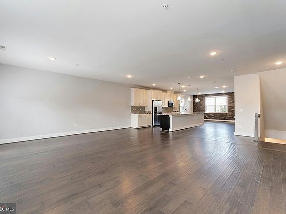 5th image of 44750 Tiverton Sq