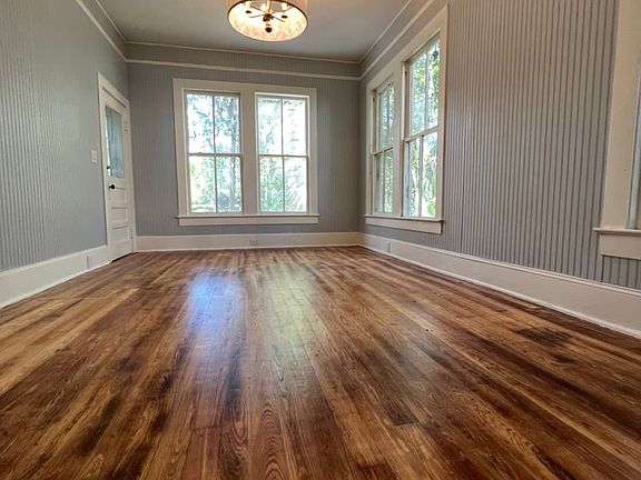 2nd image of 414 NE 5th Ave APT 2
