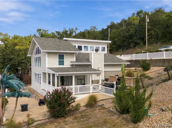 439 Conquistador Dr, Camdenton, MO 65020