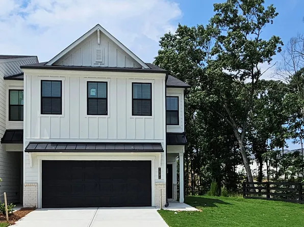 7513 Clover Ln, Flowery Branch, GA 30542