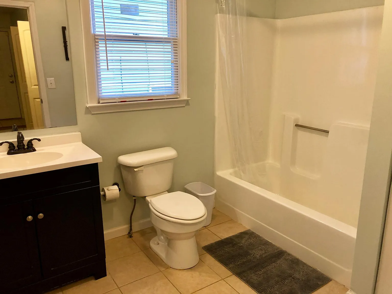 3 bed, 1200 sqft, $2,590 — Photo 4