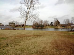 284 Riverside Ln, Natchez, LA 71456