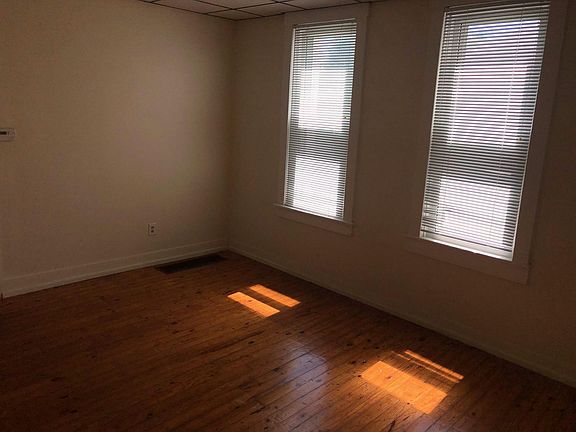 5th image of 3033 Wirth Ave