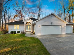 6231 Vanwood Ln, Luxemburg, WI 54217