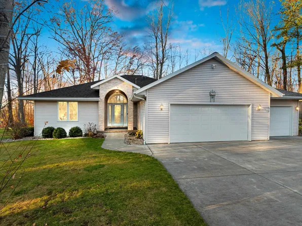 6231 Vanwood Ln, Luxemburg, WI 54217