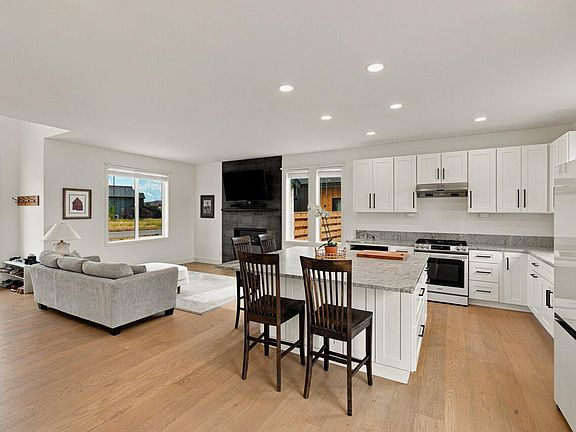 5th image of 321 Grays Starlight Dr