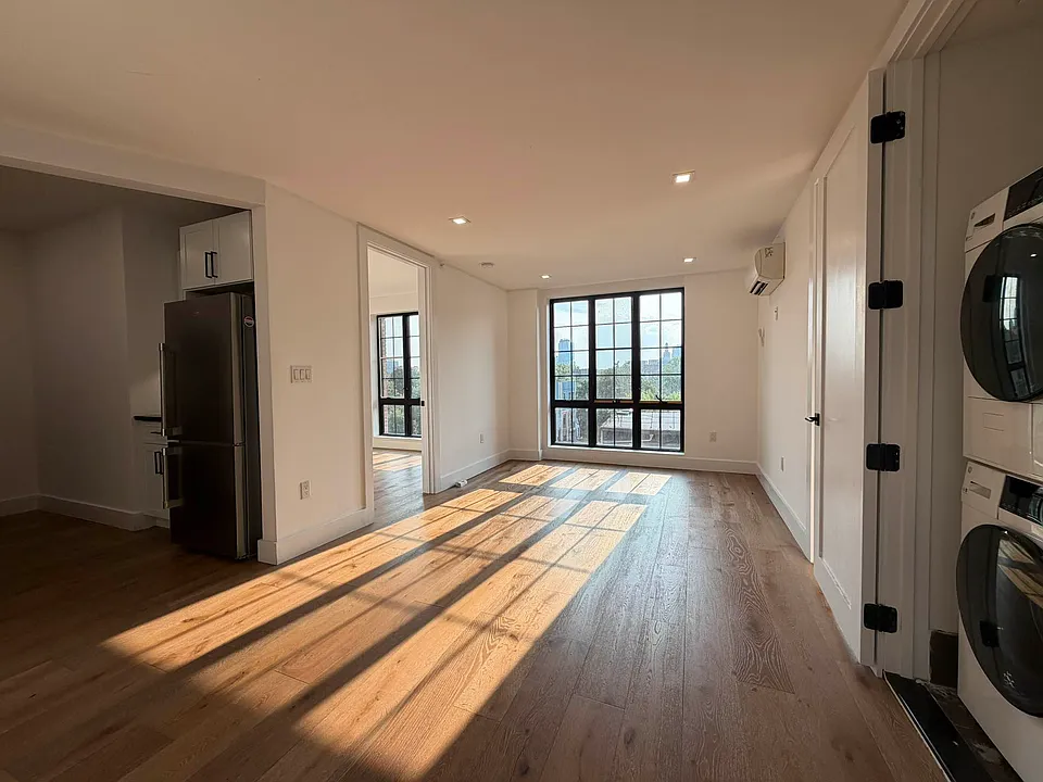 311 Franklin Ave #4A