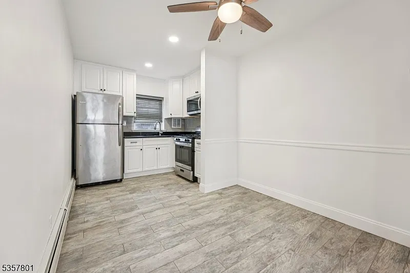 1 bed, 1.0 bath, $1,975 — Photo 2
