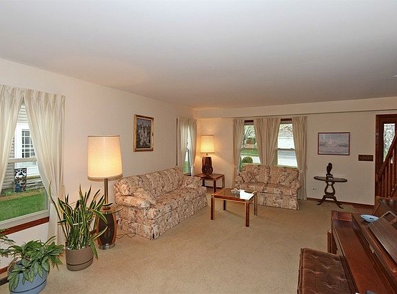 5th image of 647 N Brookdale Dr