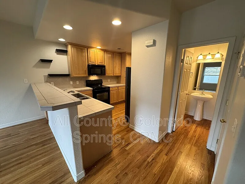 3 bed, 2.5 bath, 1393 sqft, $1,995 — Photo 4