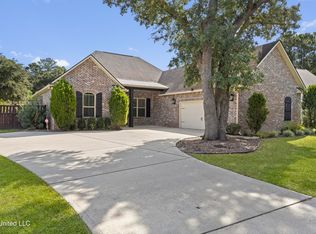 106 W Park Dr, Ocean Springs, MS 39564