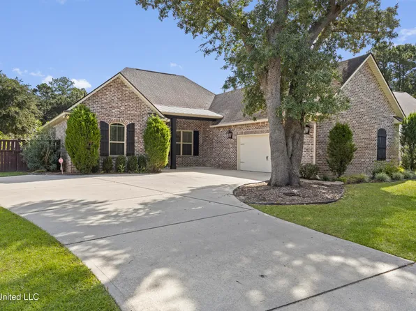 106 W Park Dr, Ocean Springs, MS 39564