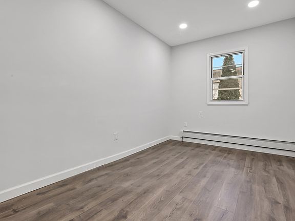 5th image of 115 Washington St #1