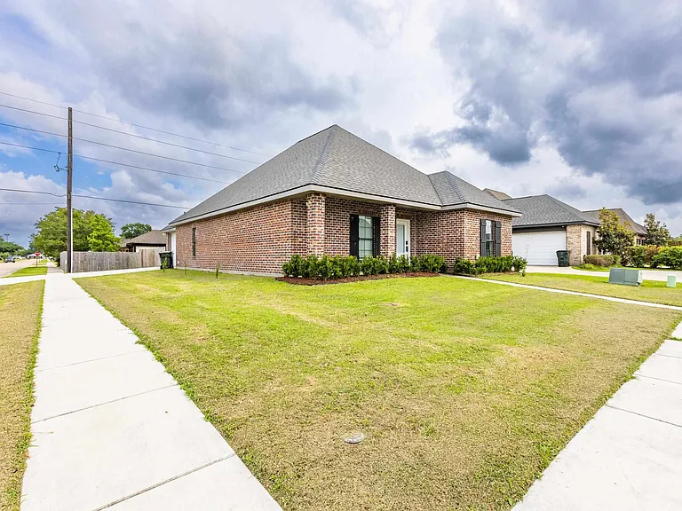 379 Shoal Dr — Photo 3