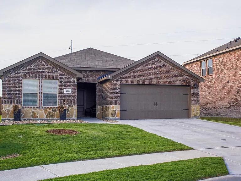 103 Whirlway Ln — Photo 1