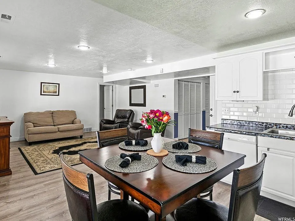 3 bed, 1900 sqft, $1,900 — Photo 3