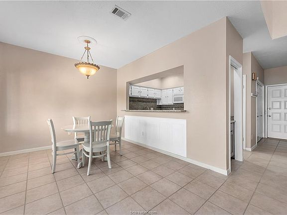 5th image of 3122 Camelot Dr APT 54