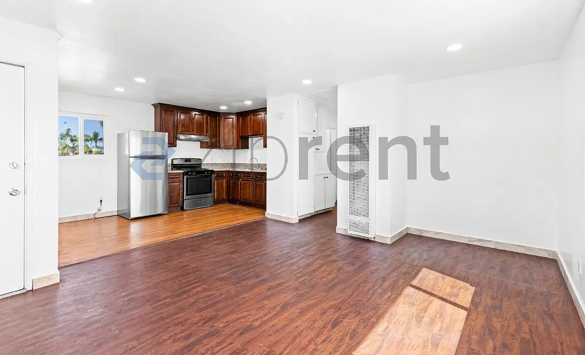 3 bed, 1.5 bath, 958 sqft, $2,795 — Photo 3