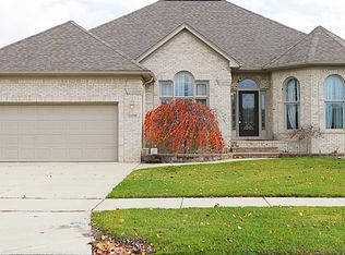 53296 Forestglade Dr, Chesterfield, MI 48047