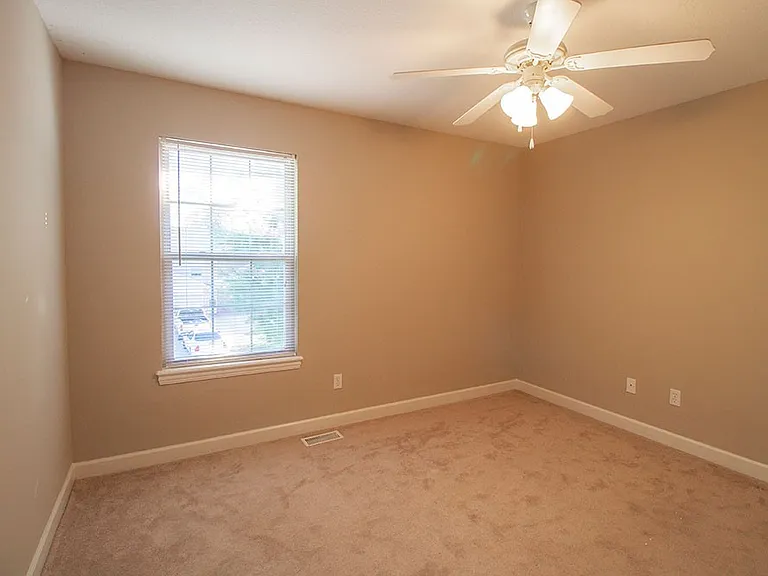 1311 Raleigh Dr — Photo 28