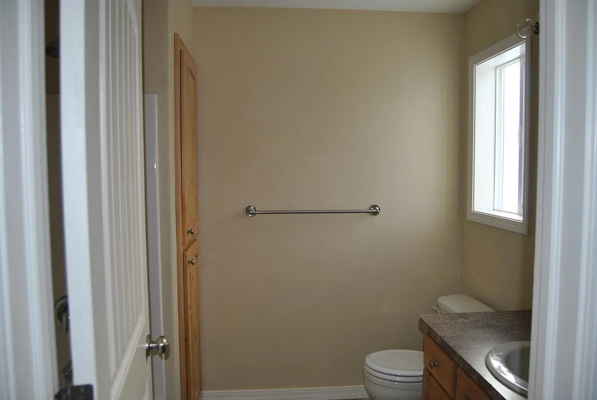 3 bed, 2295 sqft, $1,750 — Photo 3