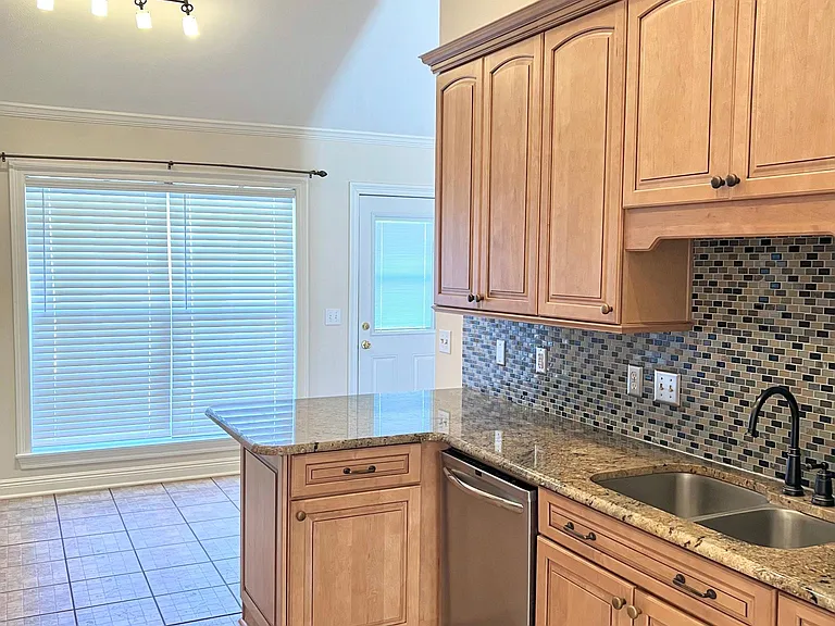 506 Laurelwood Dr — Photo 5