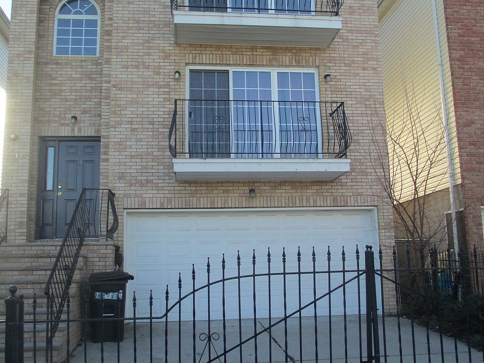 1st image of 14 Seabury Ct #3