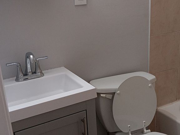 5th image of 350 W Queen Ln Floor 2