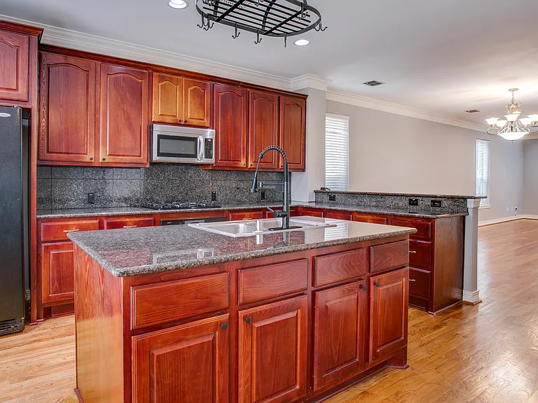 3951 N Hall St — Photo 14