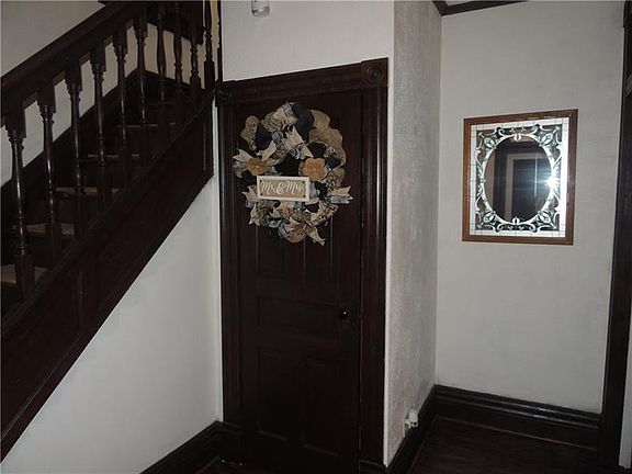 4th image of 402 Hill St