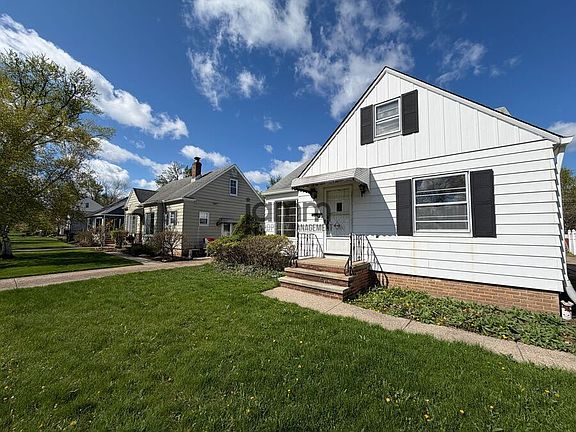 3rd image of 4566 W 226th St