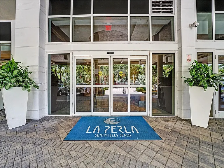 16699 Collins Ave #3204 — Photo 39