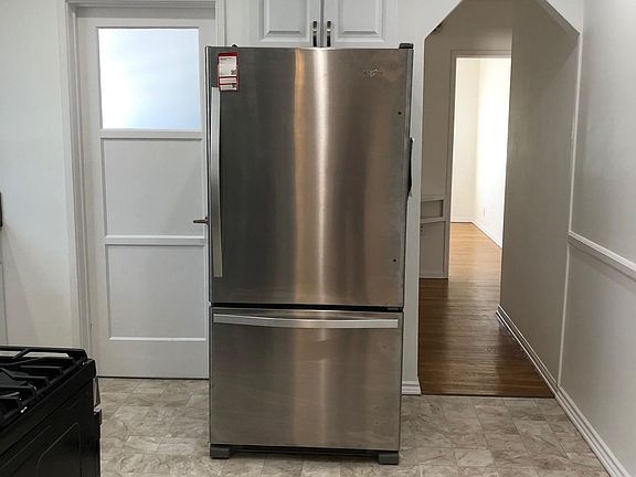 2nd image of 1144 Rexford Dr #1144