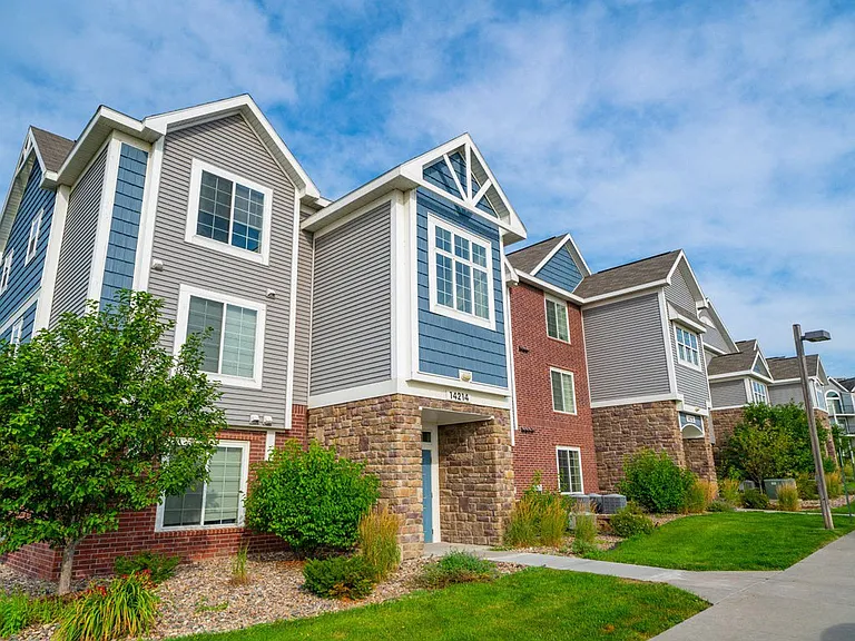 Colonial Pointe at Fairview Apartments — Photo 43