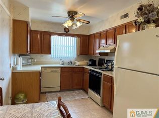 9 Chamberlain Ct, Old Bridge, NJ 08857