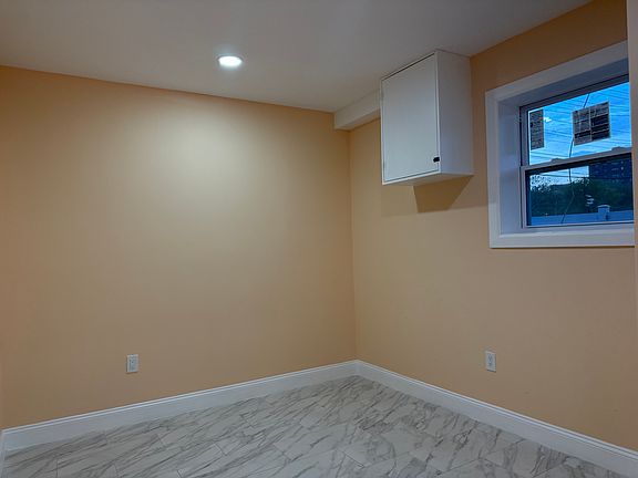 4th image of 2080 Lacombe Ave #B1