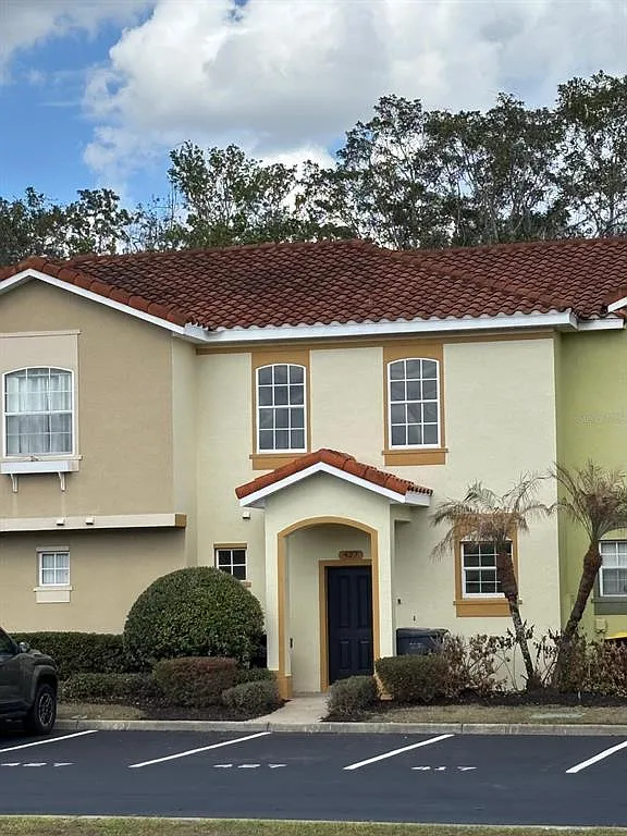 3 bed, 2.5 bath, 1262 sqft, $2,000 — Photo 2