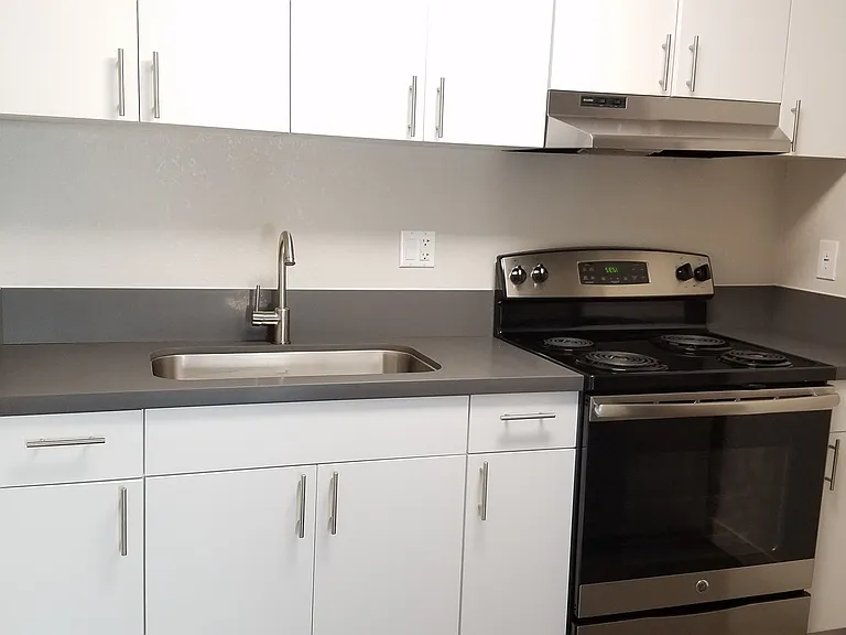 815 E St — Photo 3