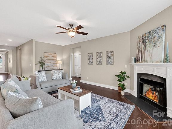 3rd image of 119 Martingale Ave