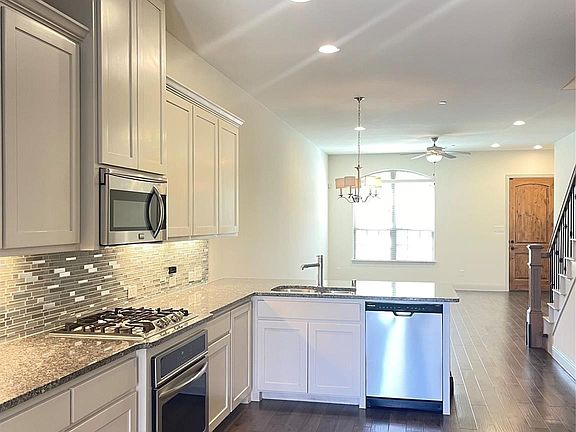 3rd image of 2401B Cort Dr