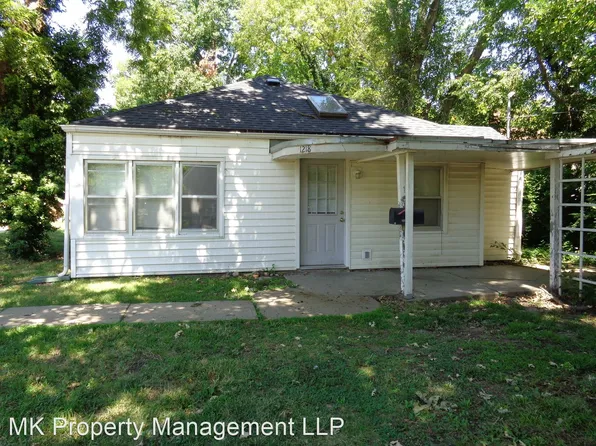 1218 N 11th St, Manhattan, KS 66502
