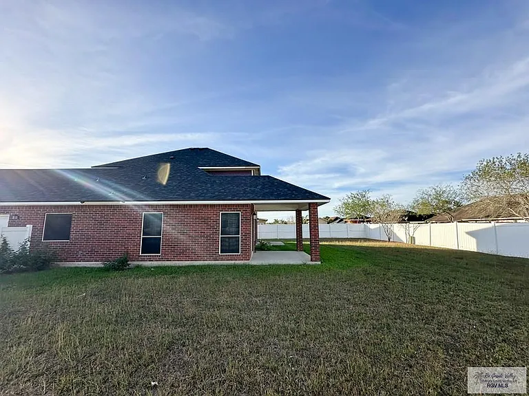 3453 Burgundy Dr — Photo 24