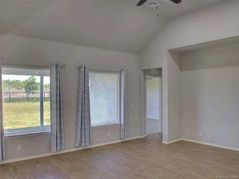 7012 S Elder Ave — Photo 37