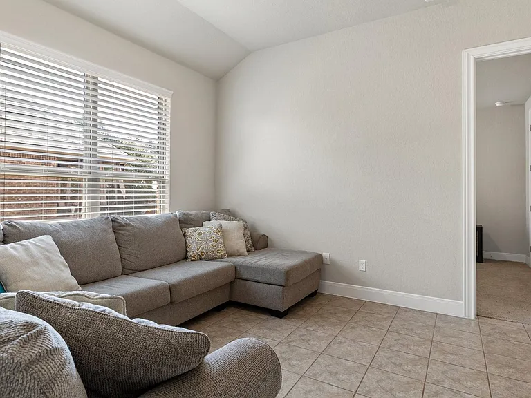 270 Lilly Blf — Photo 17