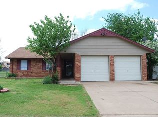 813 N Silver Leaf Dr, Moore, OK 73160