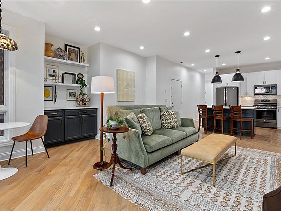 4th image of 2247 W Wabansia Ave APT 204