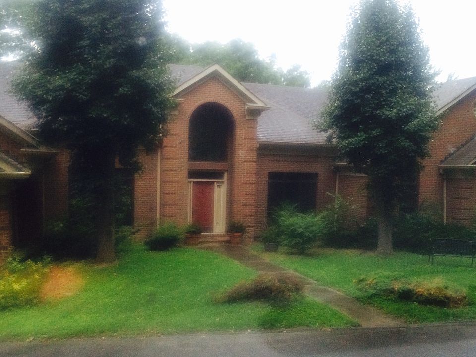 1st image of 1042 Holiday Dr