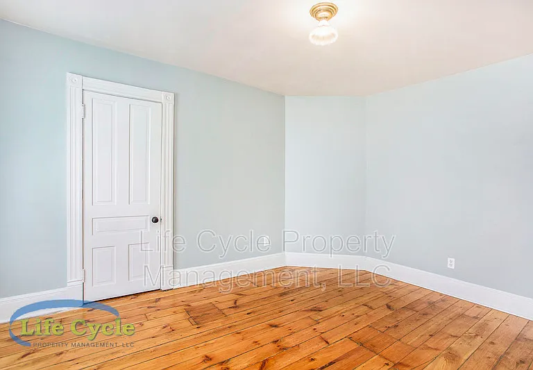 335 Washington St SE — Photo 31